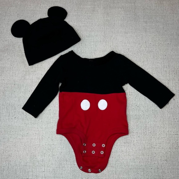 Mickey Mouse long sleeve onesie/ bodysuit with matching hat. Worn a few times - Picture 3 of 4